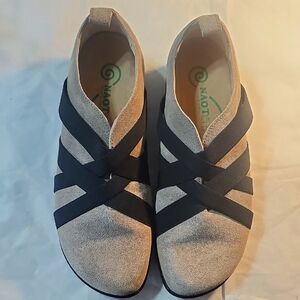 Women's NOAT Cream and Black Shoes
